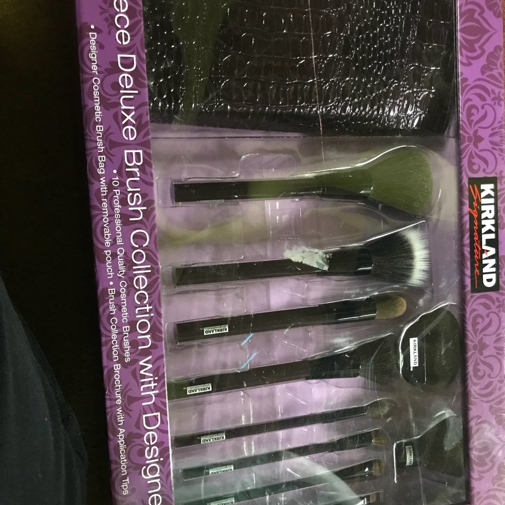 10 pieces makeup brushes & designer cosmetics bag.